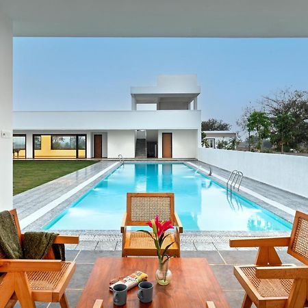 Stayvista At Aj House With Pvt Pool & Projector Set-Up 海得拉巴 外观 照片