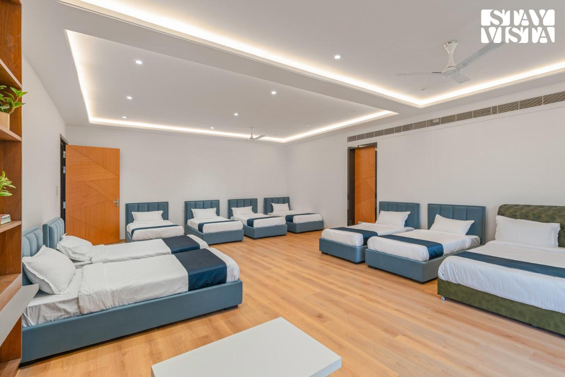 Stayvista At Aj House With Pvt Pool & Projector Set-Up 海得拉巴 外观 照片
